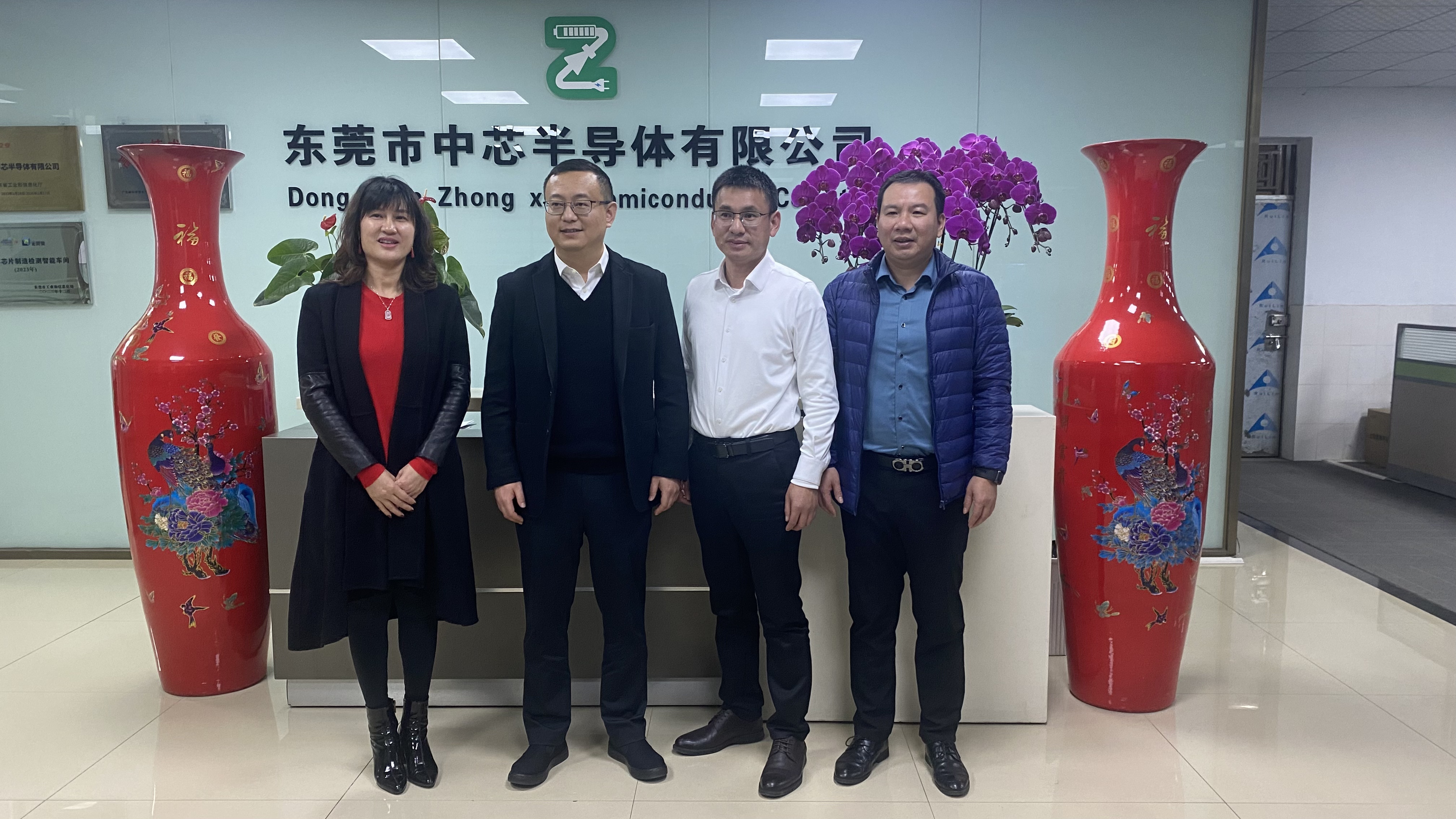 凌讯微电子有限公司迎来石碣镇严镇长及各领导莅临指导，开启发展新征程